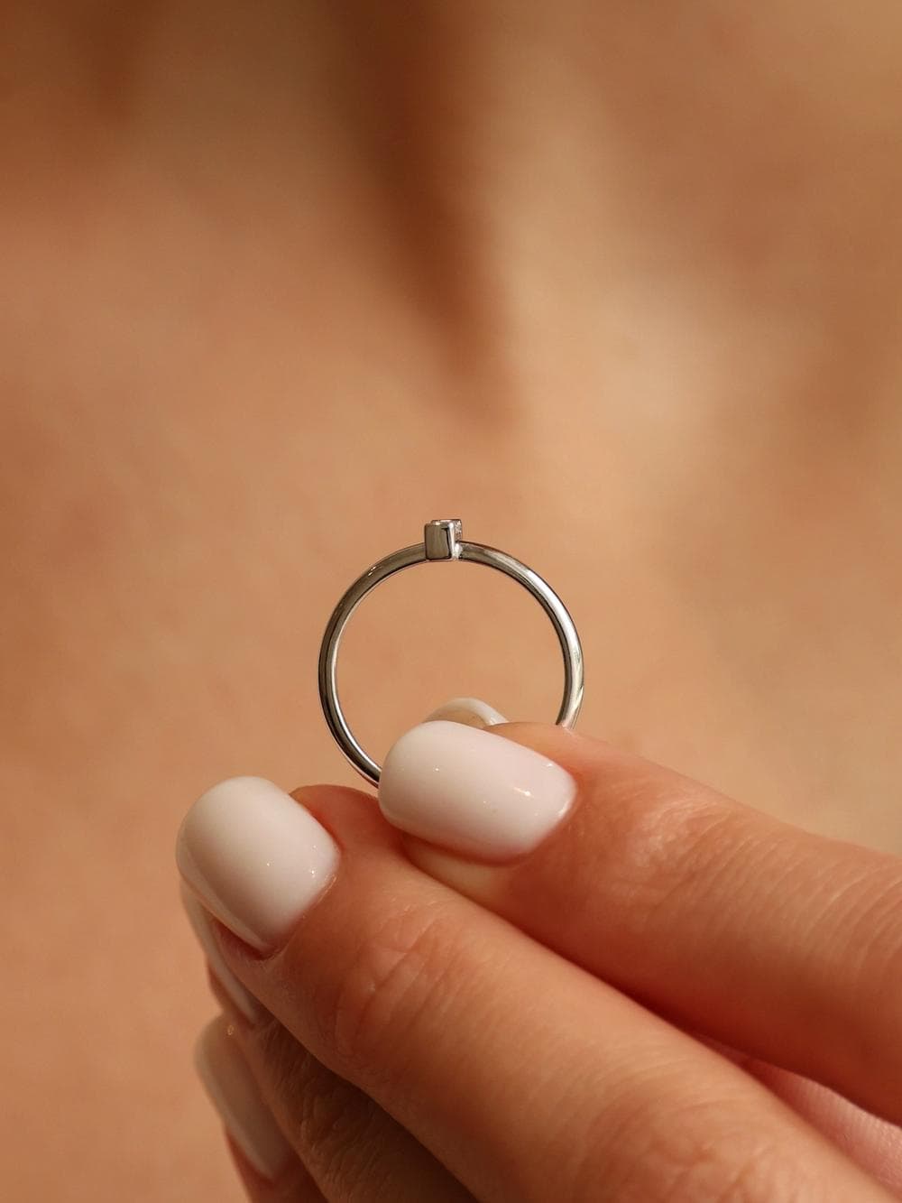 Baguette Ring studio view white gold v3