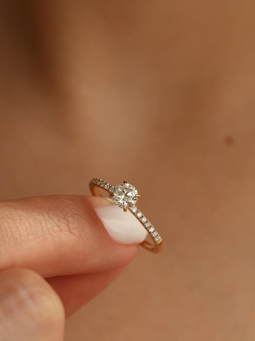 Pavé Ring studio view v2